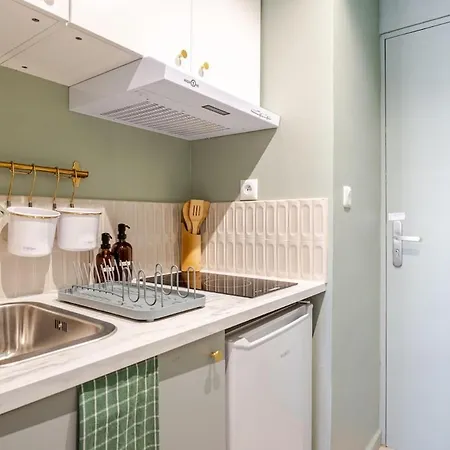 Centre 10 Min Gare Comedie Apartman *